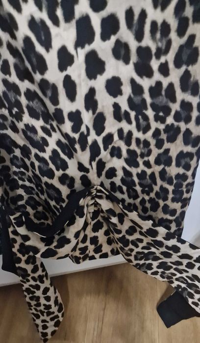 Blusa leopardo zara. Com laço á frente