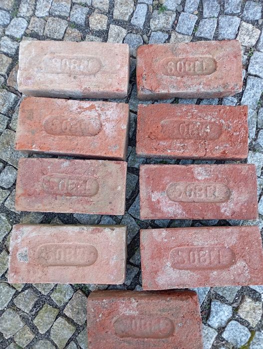 cegła  sygnowana stara