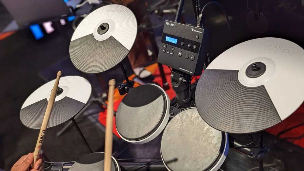 Roland TD02KV Bluetooth Stołek +Słuchawki +Pałki