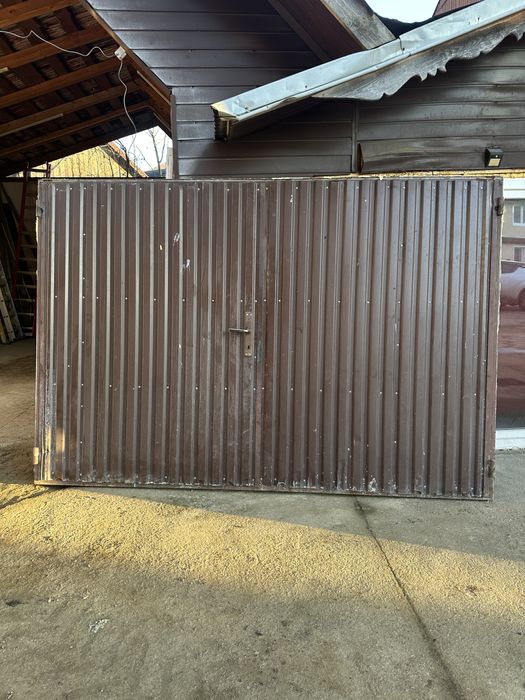 Brama garażowa dwuskrzydkłowa ocieplana