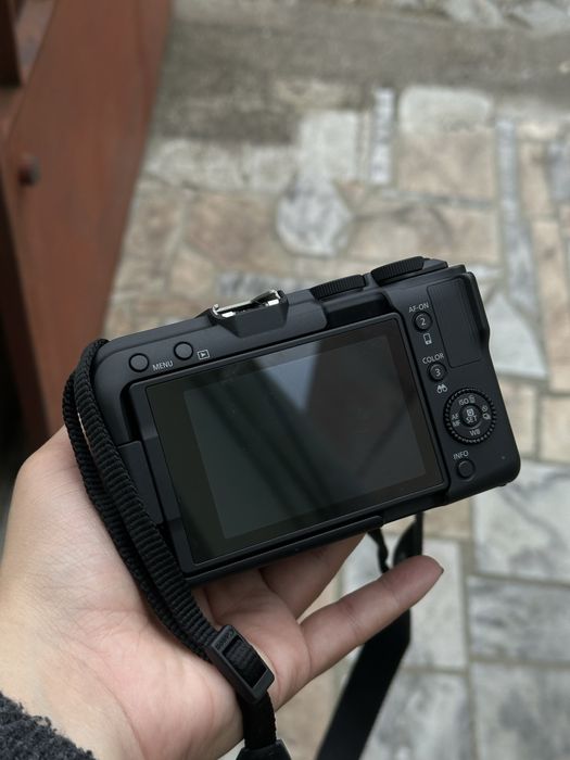 Canon R50V   NOVA