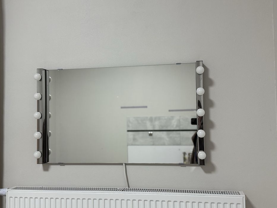 Lustro do makijażu toaletka