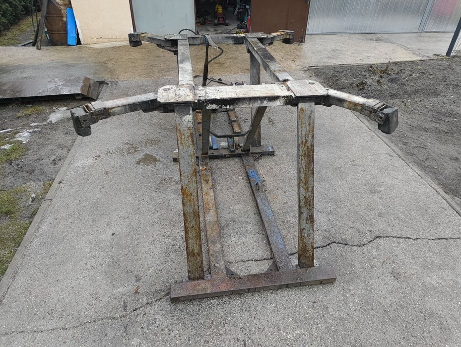 Podnośnik mobilny warsztatowy