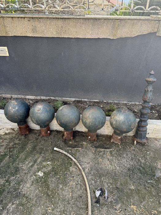 12 bolas e 3 pés de ferro