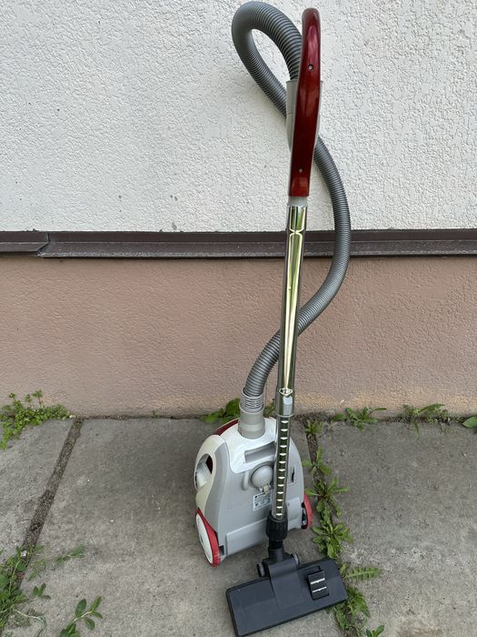 Пилосос Vitek 1600W в хорошому стані