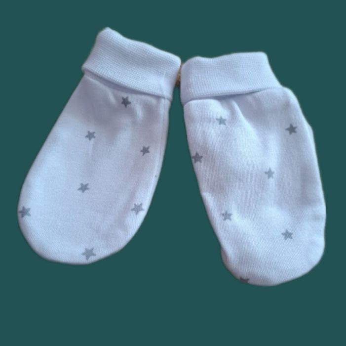 Дуже гарний набір одягу для новонародженого!