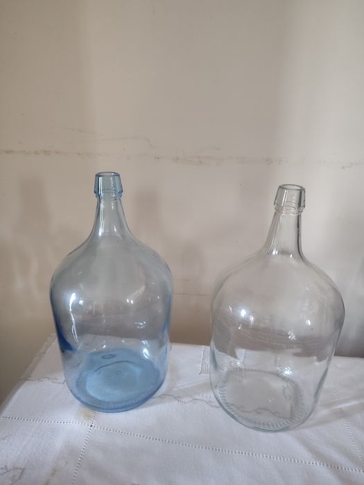 Garrafões de vidro