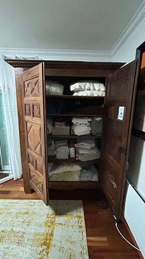 Guarda-roupa de cerejeira, século XVIII, França