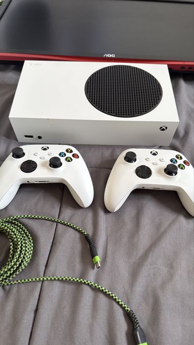 Xbox Serie S - 512 GB SSD + 2 Comandos + Headset + Monitor AOC