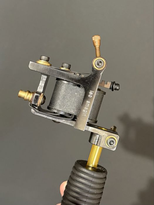 Leo Smagin coil tattoo machine