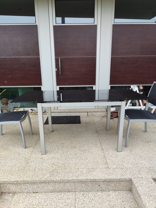Mesa extensível em vidro +2 cadeiras
