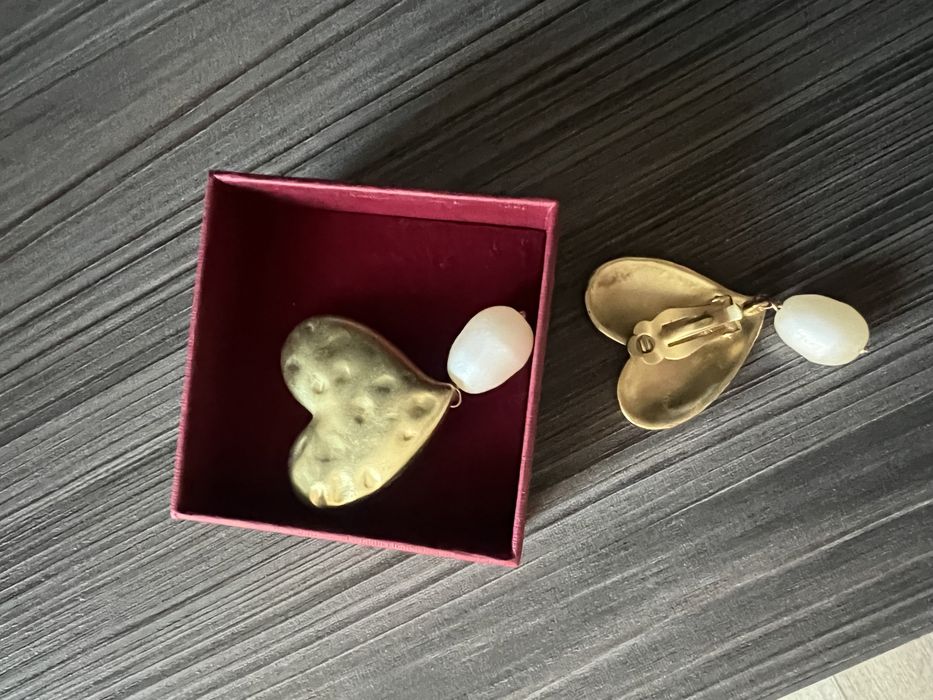 Сережки кліпси від Zara.