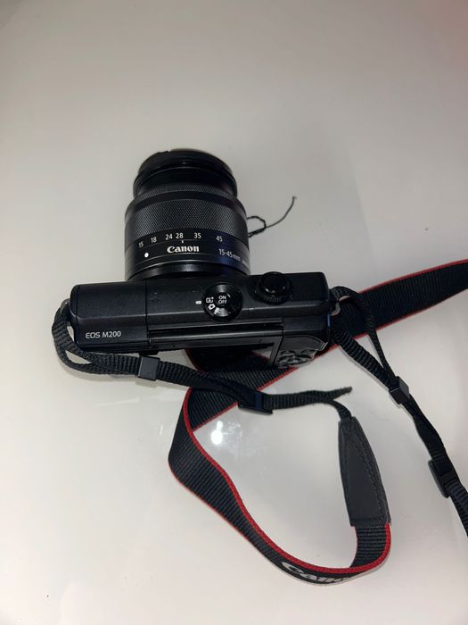 Canon EOS M200 + Lente 15-45mm | Ideal para Criadores/Vlogs, Como Nova