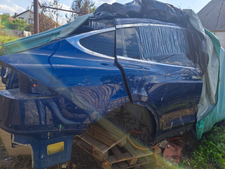 Tesla Model X 2018 год задняя дверь и четверть.