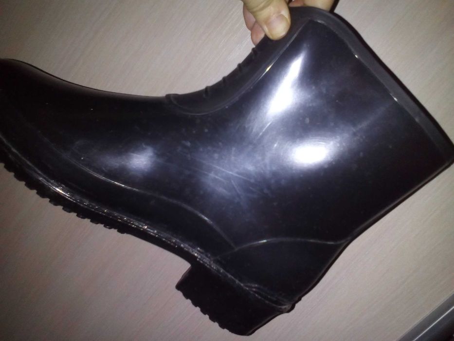 40 р Новие резиновые полусапоги