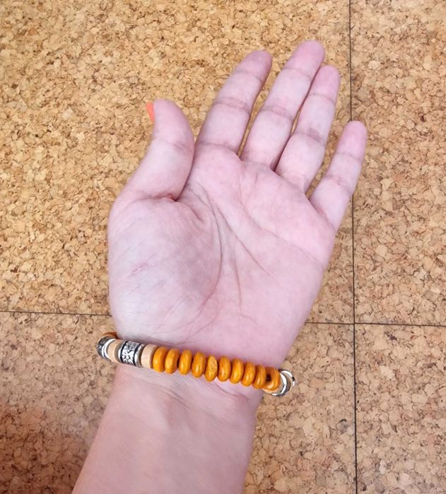 Pulseira laranja, castanha clara e cinzenta
