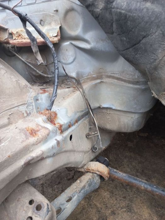 Продам bmw е36 після ДТП. Під відновлення або на розбір.