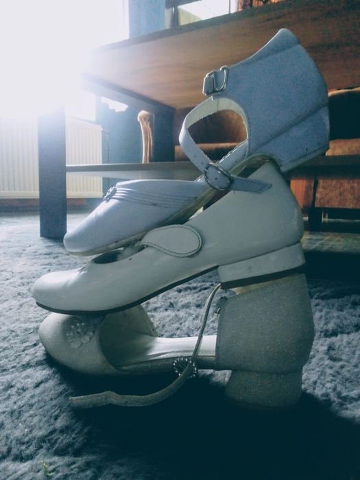 Piękne buty na komunię bądź ślub