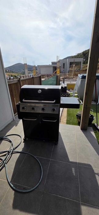 Barbecue a gas com 4 queimadores