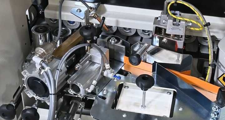 Okleiniarka CASADEI FLEXA 23,  Frezowanie wstępne, Naroża, Cykliny