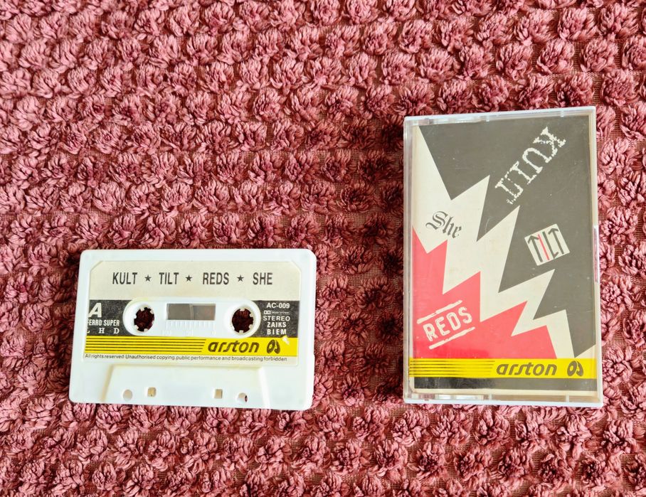 Kaseta składanka KULT, TILT, REDS, SHE IDEALNA NM RARE Arston 1991