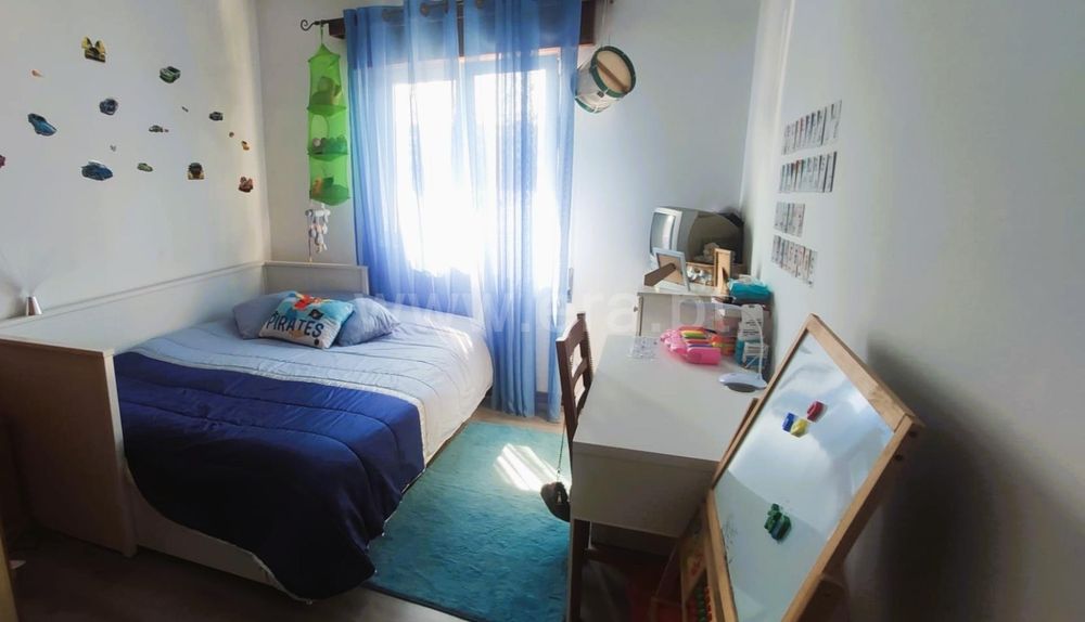 Moradia V4 com excelente potencial, com possibilidade de criação de 2 apartamentos independentes