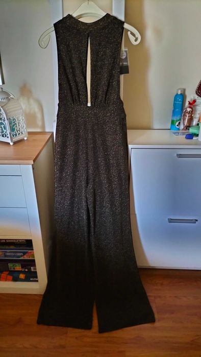 Macaco preto e dourado