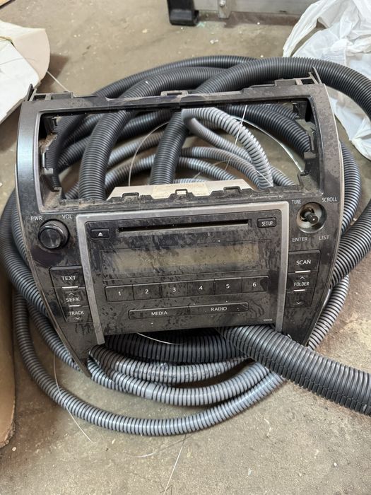 Продам штатную магнитолу Тойота