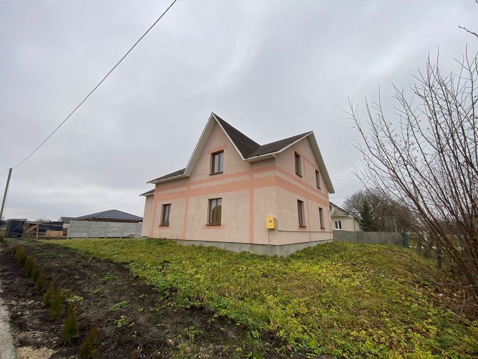 Продаж 2 поверхового будинку, Почаїв