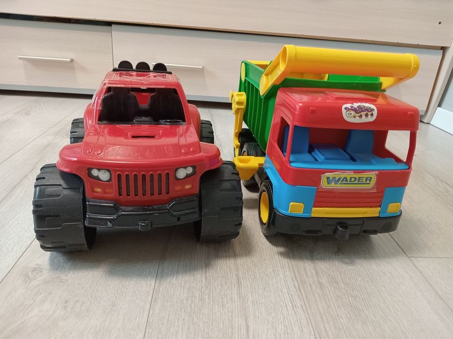 Іграшковий самосвал