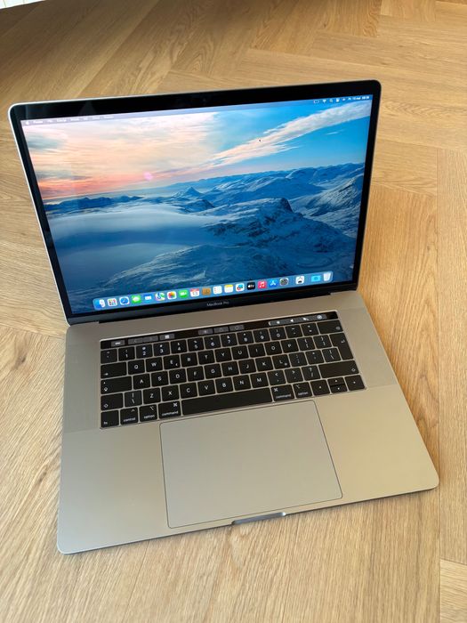 MacBook Pro 15” 16/256 GB TOUCH BAR SPACE GRAY 50 cykli!