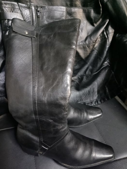 Продам женские сапоги