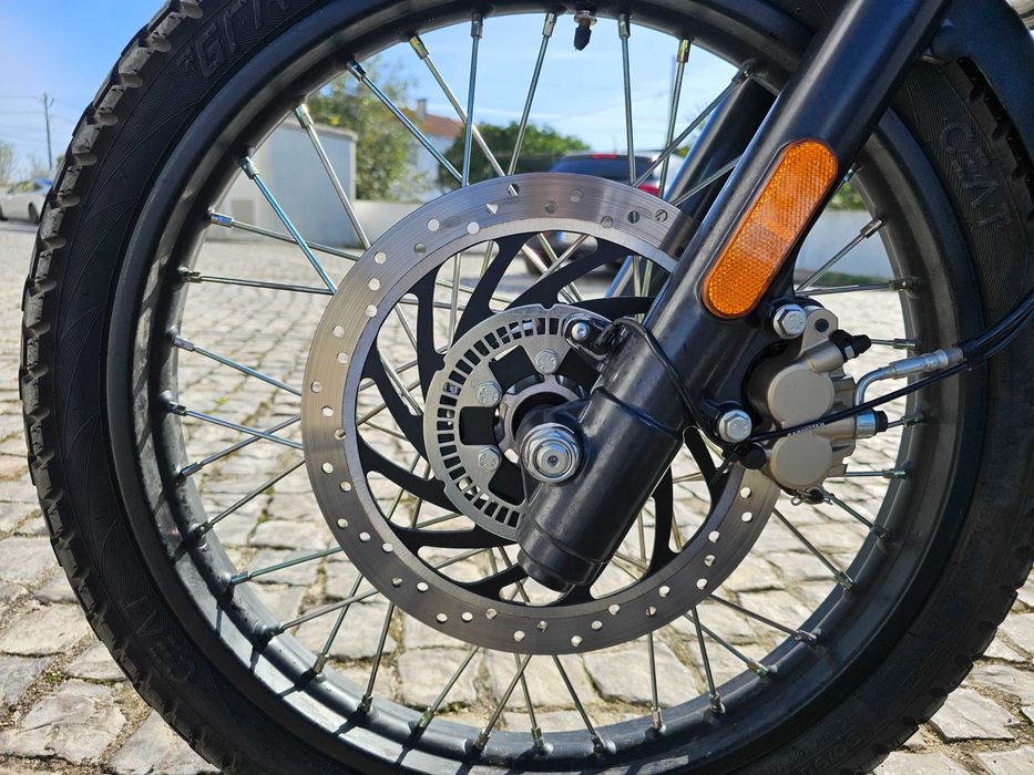 Royal Enfield Himalayan 411 - COMO NOVA + muitos extras