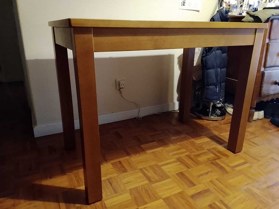 Mesa em excelente estado – pronta a usar