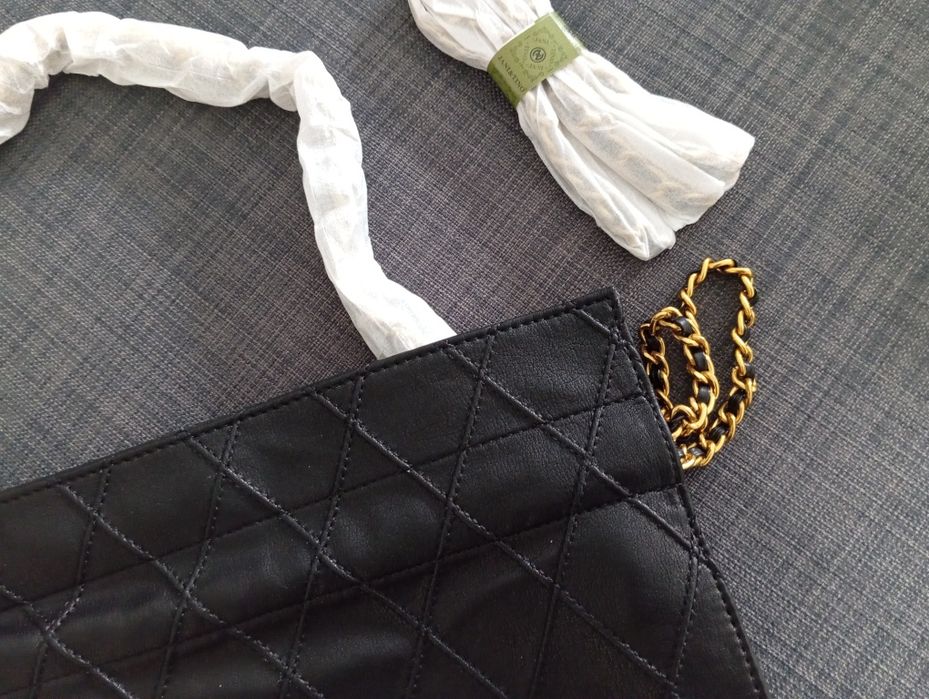 Nova bolsa de couro feminina de marca de designer independente. Por fa