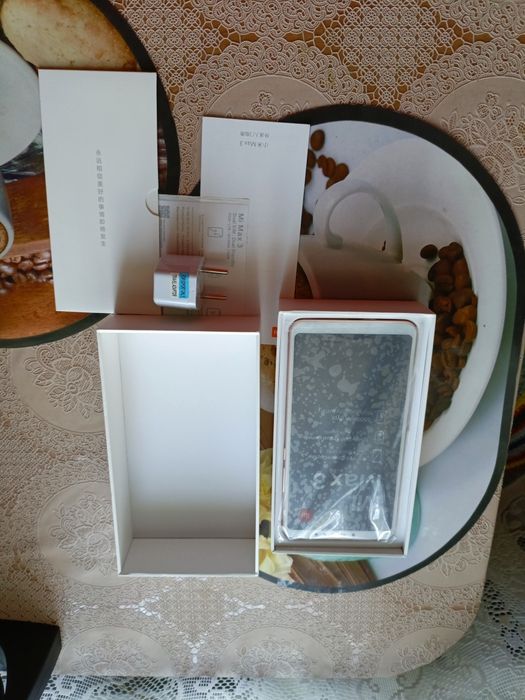 Продается телефон , Ми Макс 3 новый, в использовании не был.