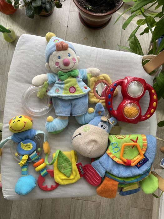 Продам набір дитячих розвиваючих іграшок