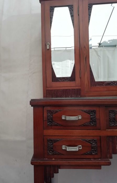 Móvel Penteador ou Toucador em madeira maciça e espelho triplo