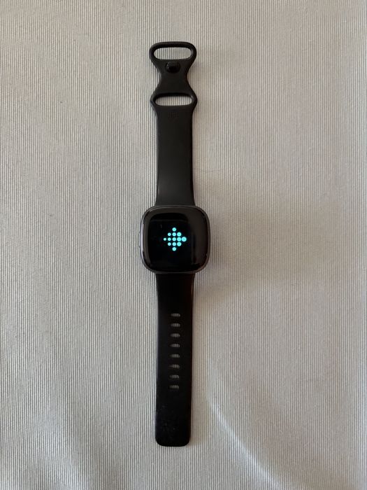 Smartwatch Fitbit Versa 4 (Google) - c/ Bracelete Extra