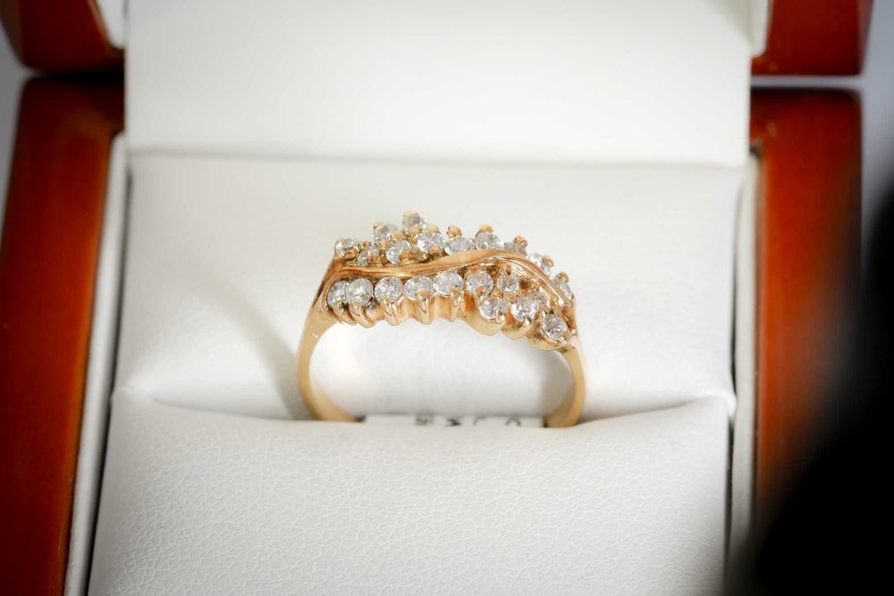 złoty pierścionek r17.5