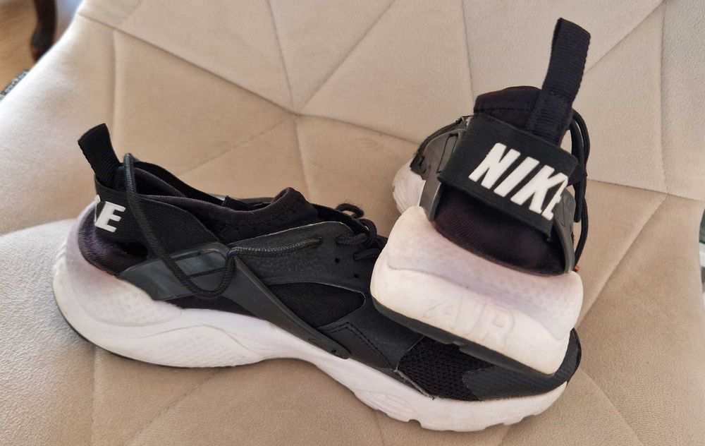 Buty NIKE AIR HUARACHE damskie czarne sportowe - Rozmiar 38