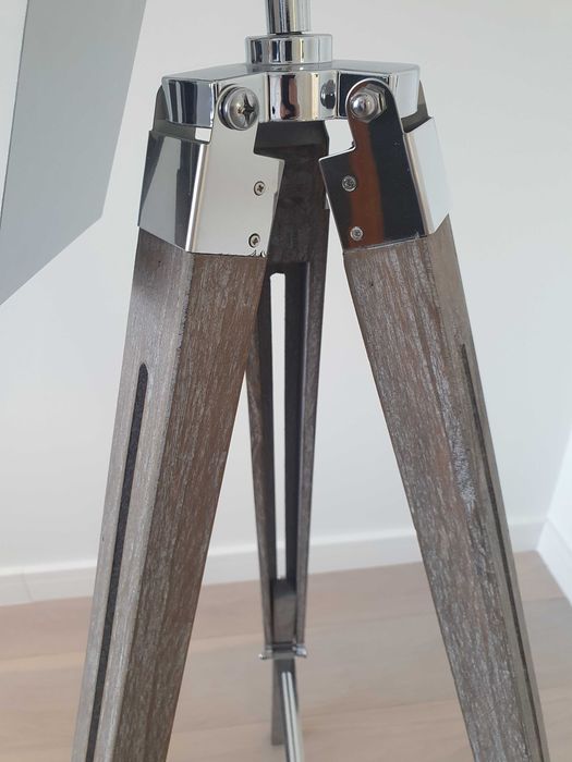 lampa podłogowa HOLLY typu reflektor