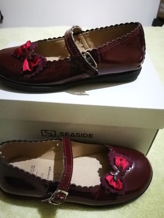 Sapatos n. 26, usados uma vez