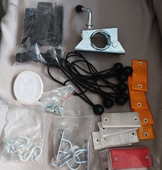 Zestaw akcesoriów do przyczepki/odblaski,zaślepki,uchwyty,gumy/Wysyłka