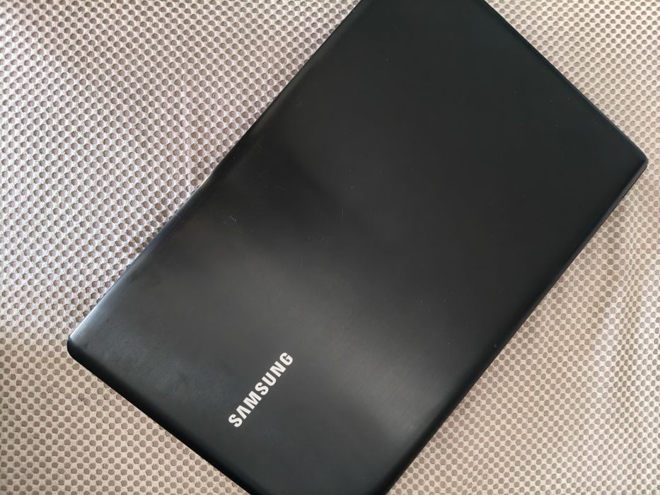Laptop 17 cali Samsung SSD sprawny