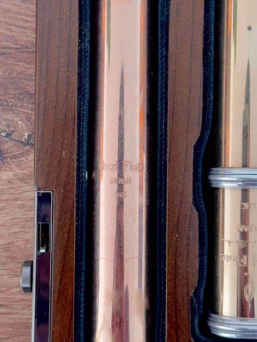 Flauta transversal Pearl em ouro