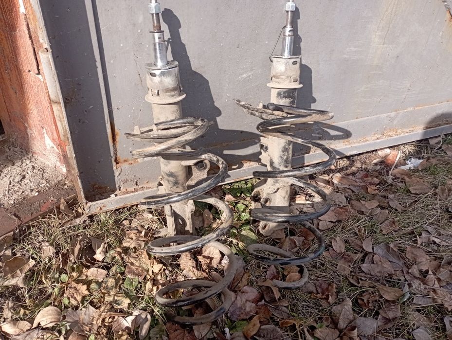 Передні стойки з пружинами