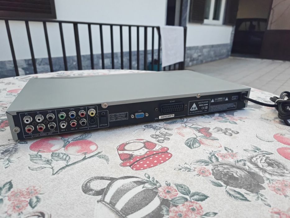 DVD LG -338K, que inclui funcionalidade de karaoke.