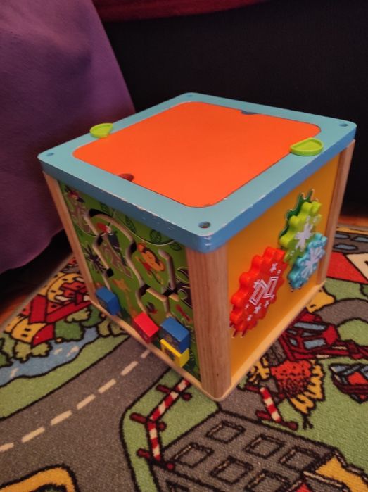 Cubo  de  madeira