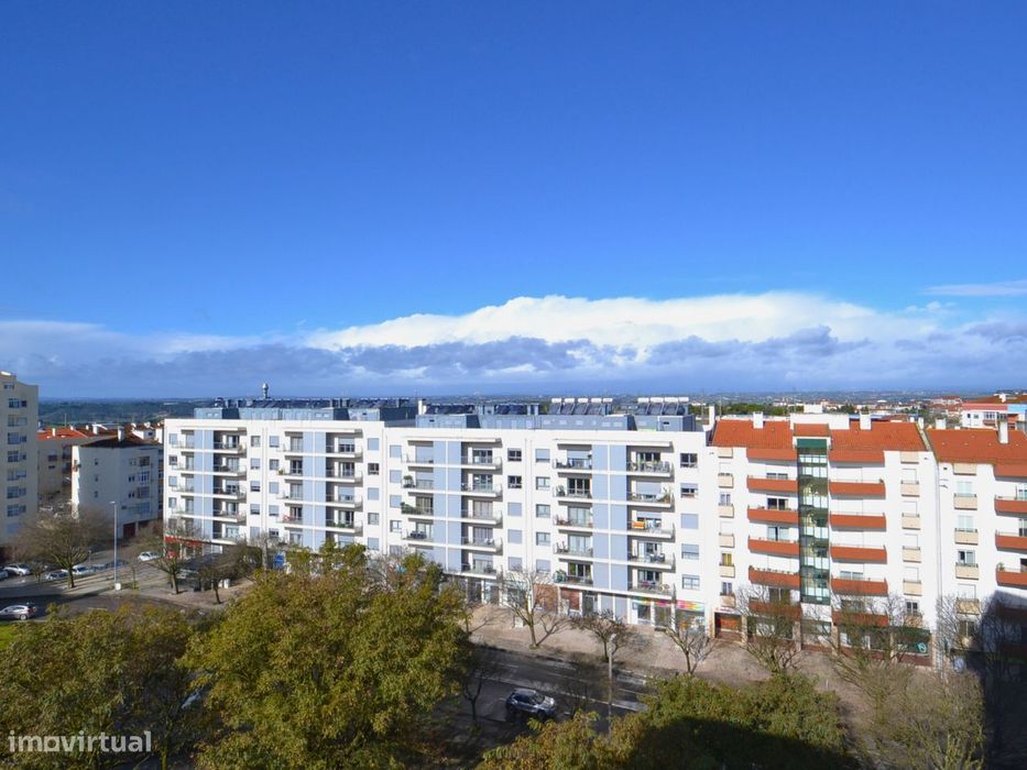 Apartamento T3 com vista sobre a cidade